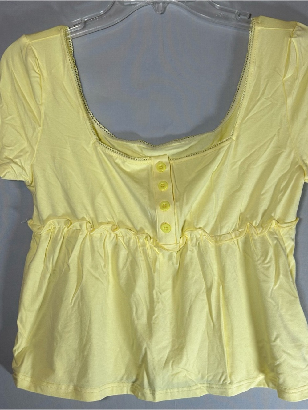Women’s Yellow Medium Scoop Neck Button-Front Peplum Top